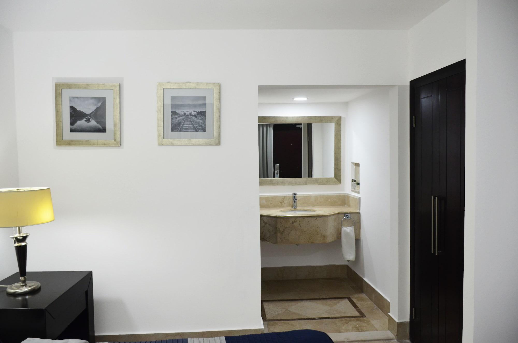Wyndham Garden Los Mochis Plaza Inn Экстерьер фото