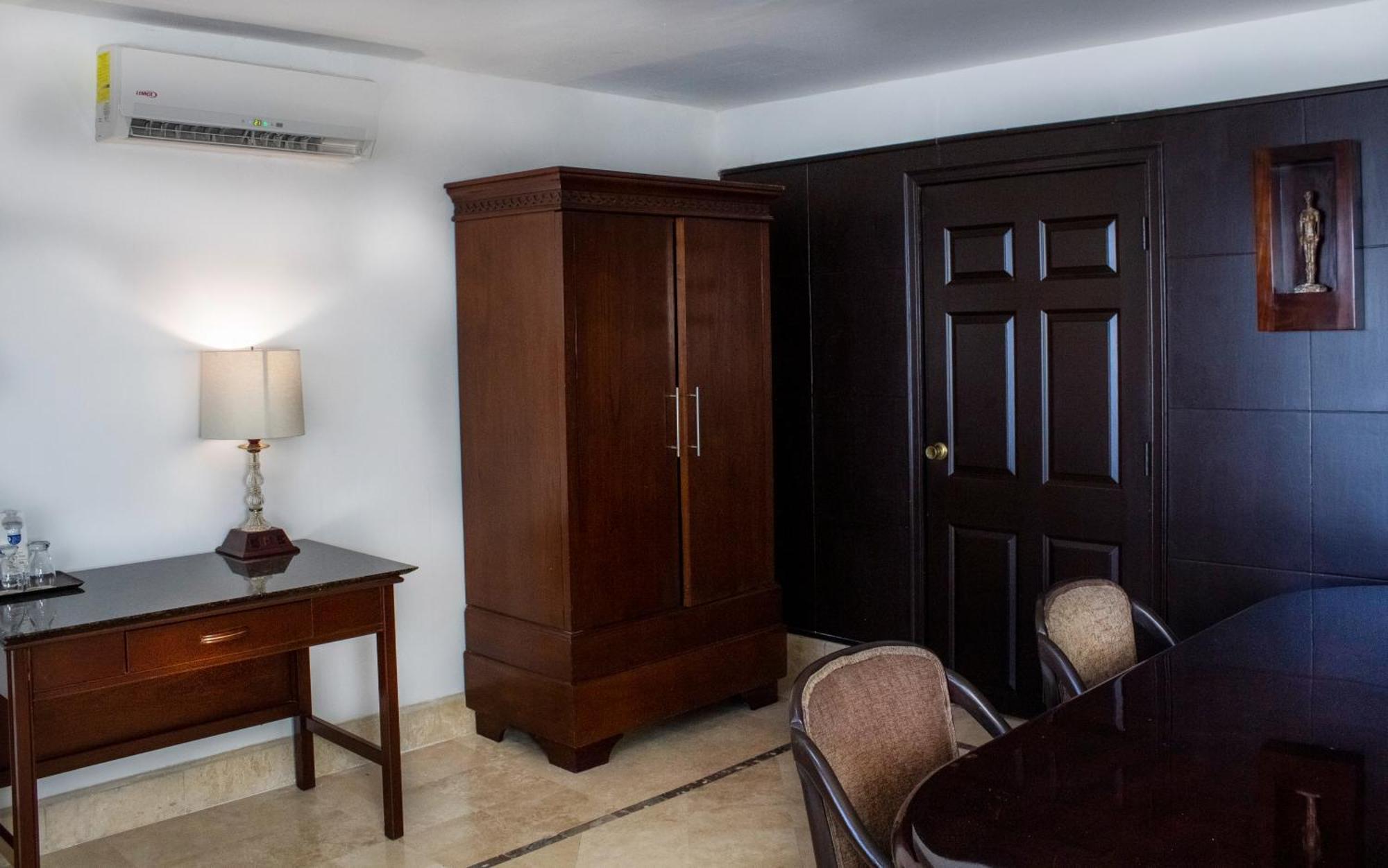 Wyndham Garden Los Mochis Plaza Inn Экстерьер фото