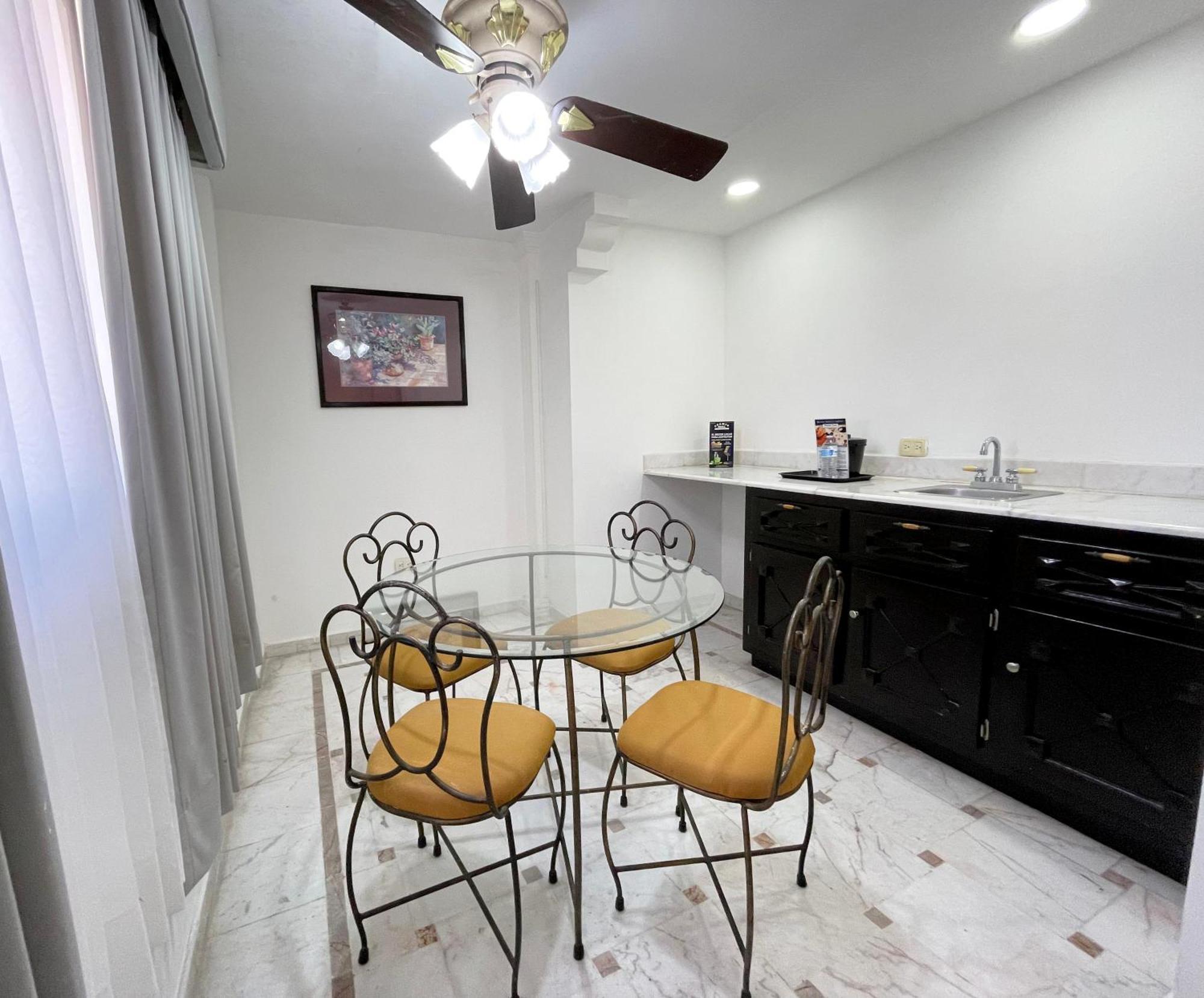 Wyndham Garden Los Mochis Plaza Inn Экстерьер фото