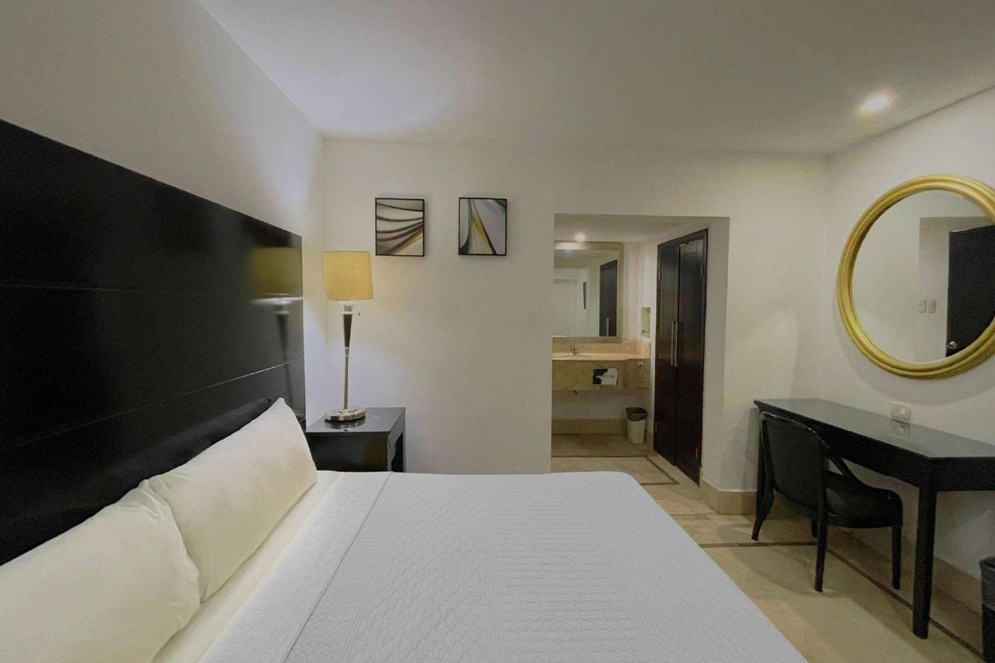 Wyndham Garden Los Mochis Plaza Inn Экстерьер фото