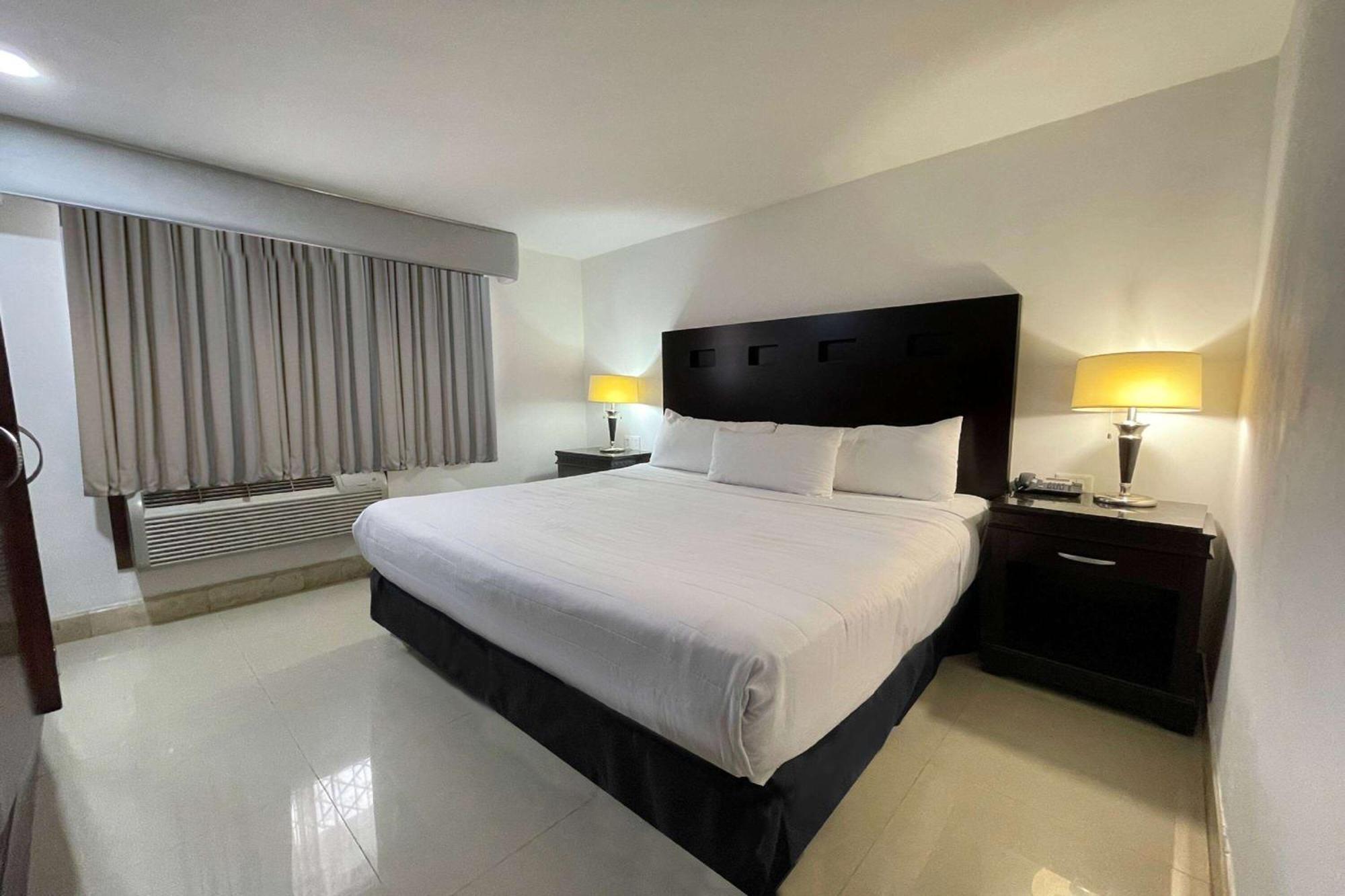 Wyndham Garden Los Mochis Plaza Inn Экстерьер фото