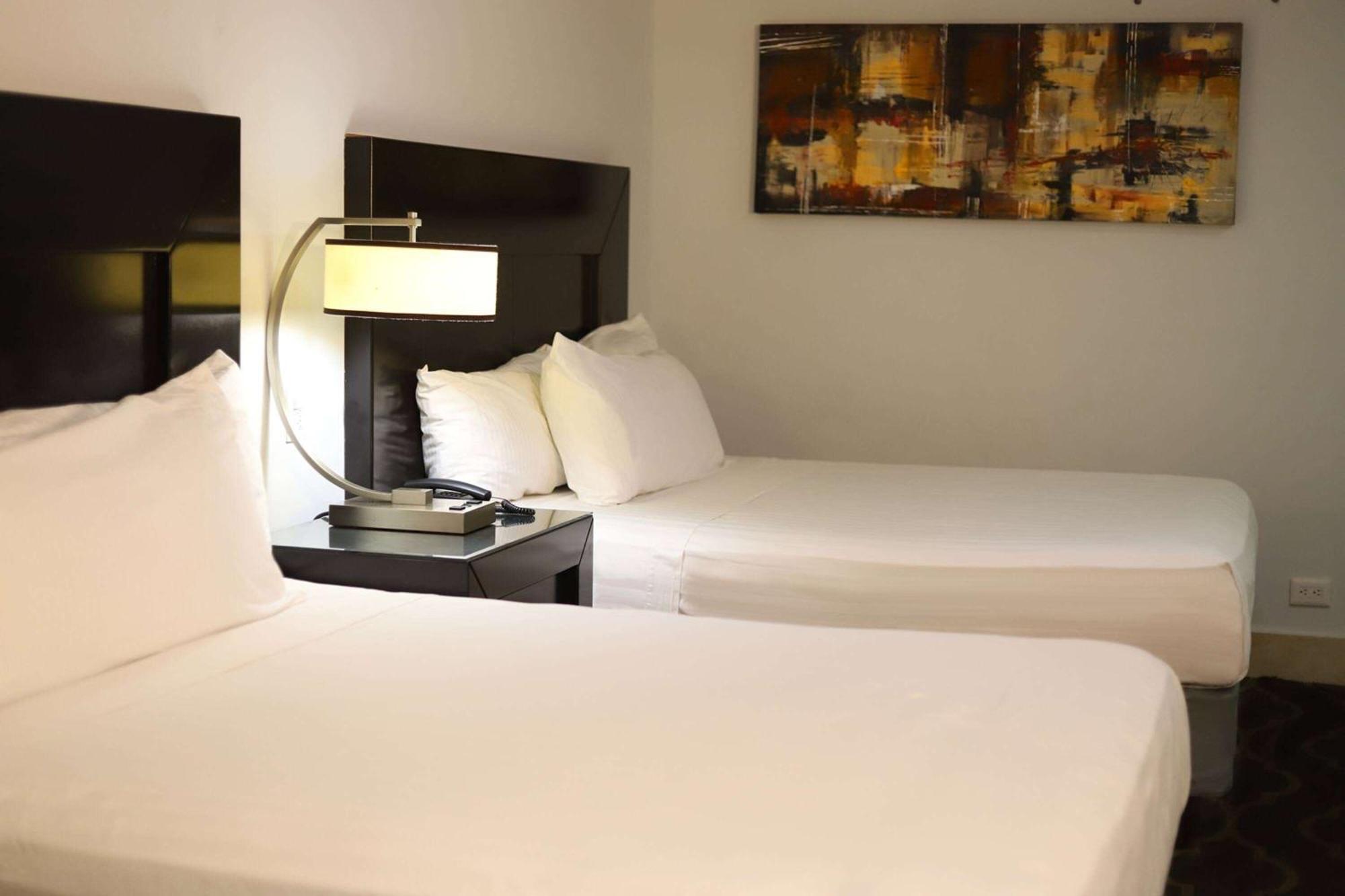 Wyndham Garden Los Mochis Plaza Inn Экстерьер фото