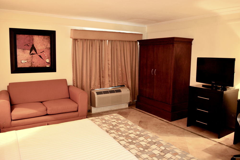 Wyndham Garden Los Mochis Plaza Inn Экстерьер фото